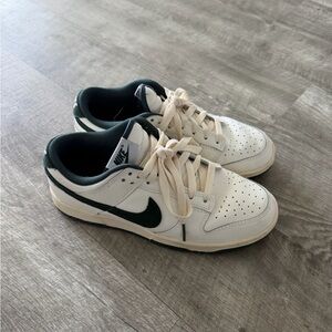 Nike Dunks Forest Green Sneakers